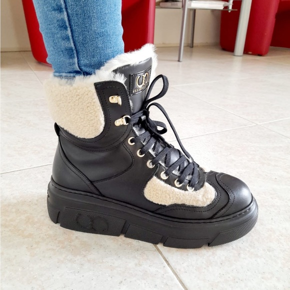 CASADEI 🇮🇹 WOMEN'S BLACK SOFT LEATHER WHITE MERINO FUR WINTER FASHION BOOTIE - Picture 9 of 12